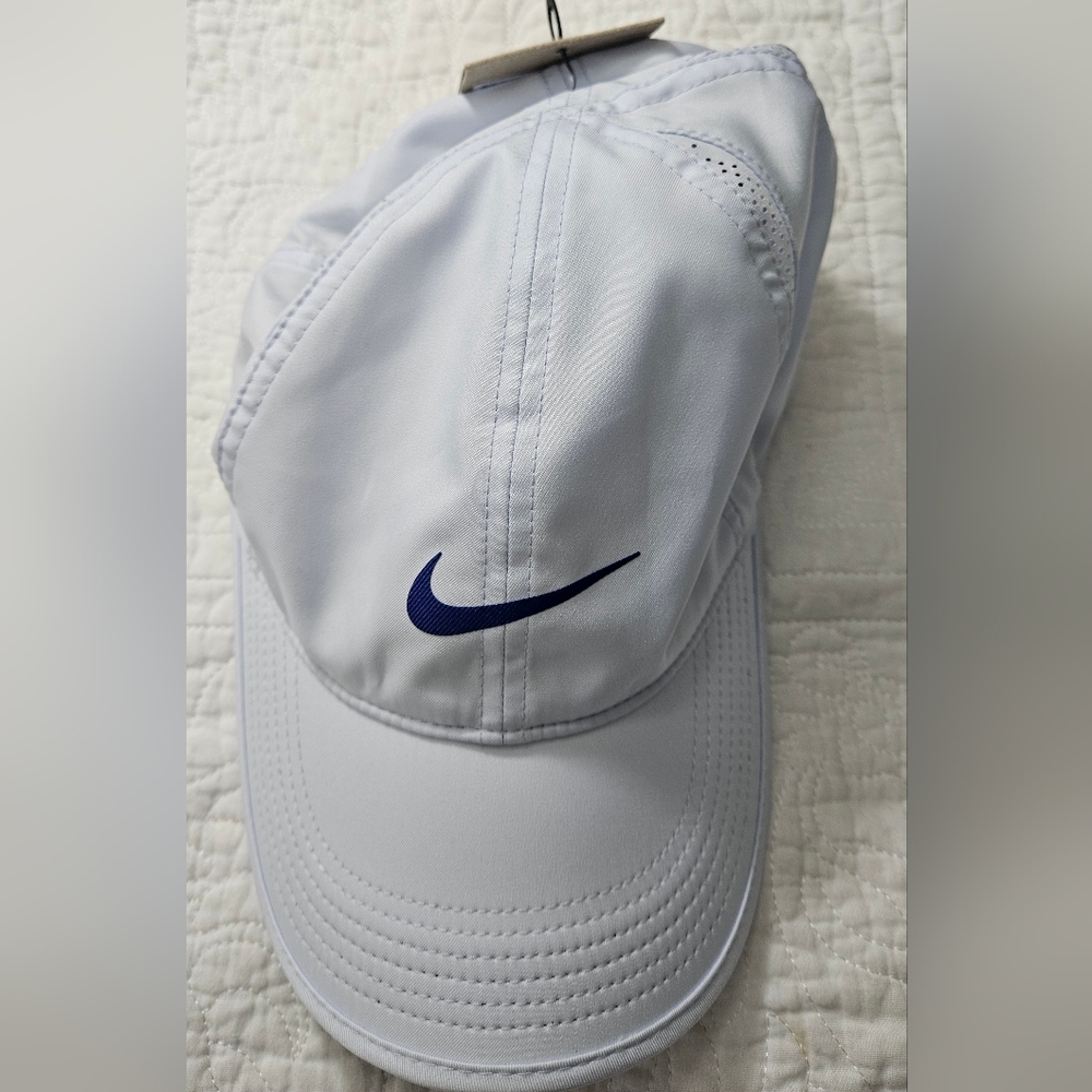 Nike Sportswear AeroBill Featherlight hat 679421-085